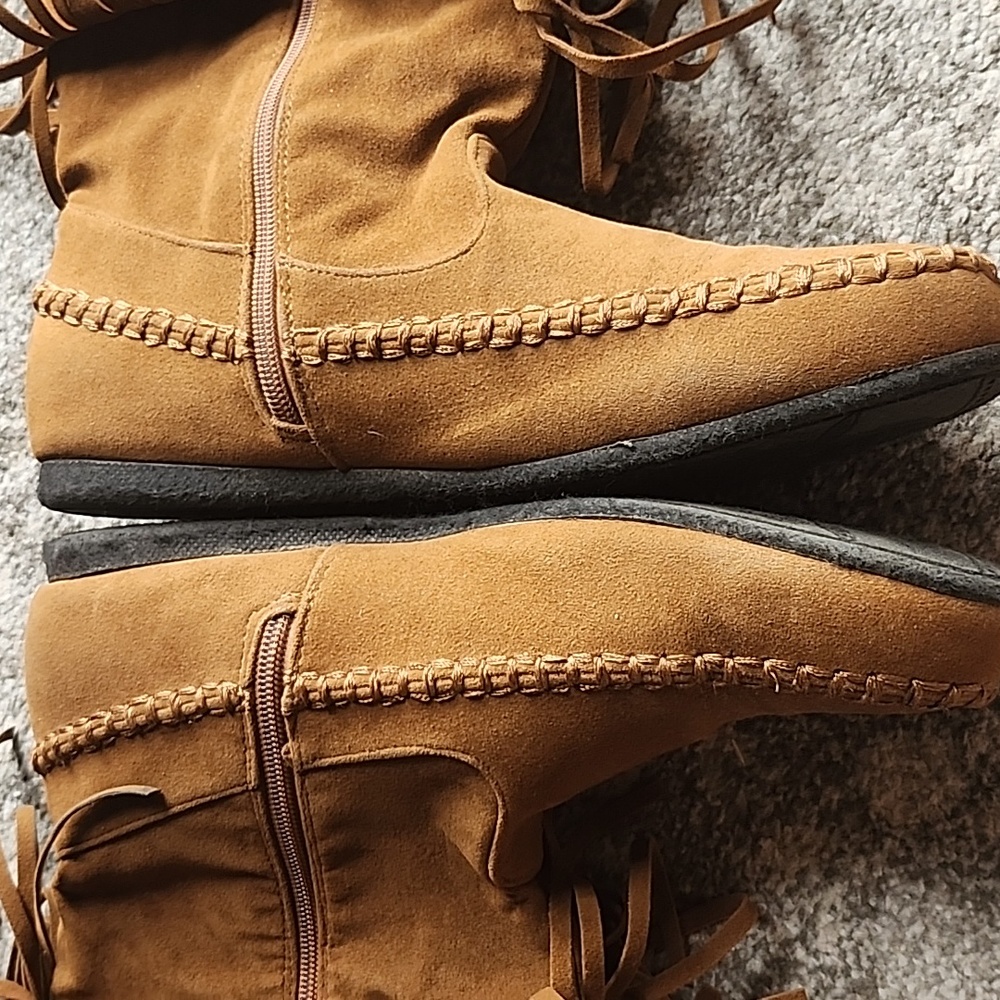 Moccasin Fringe Boots - Picture 6 of 8